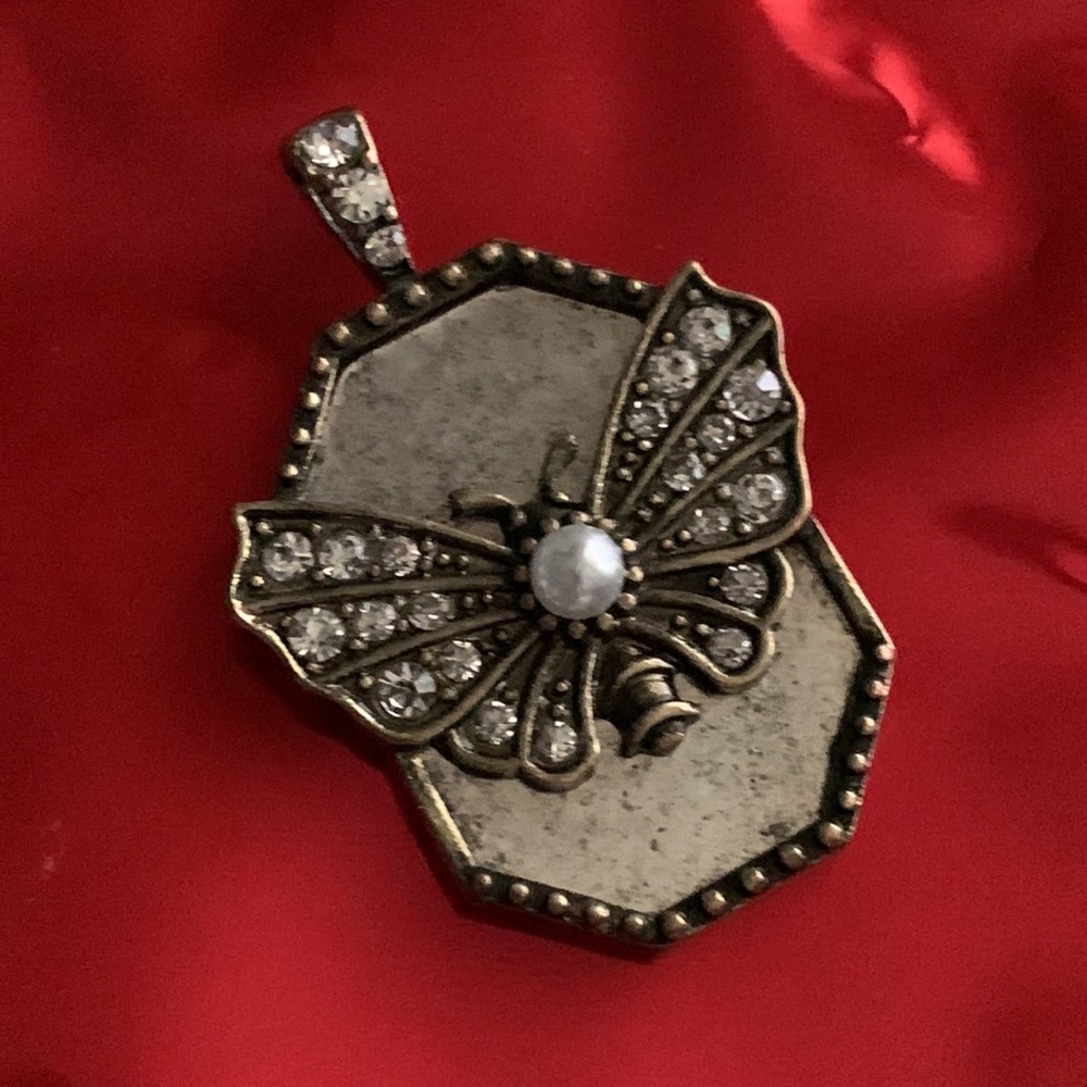 Butterfly pendant - Picture 3 of 6